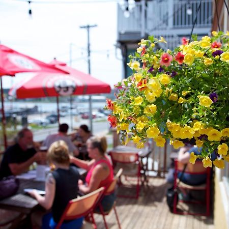 Salt Shaker Deli & Inn Lunenburg Exterior photo